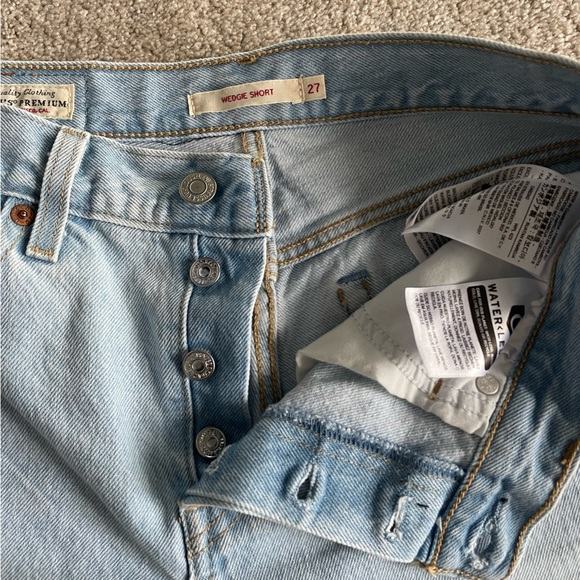 Levi’s Wedgie Short - Picture 3 of 3